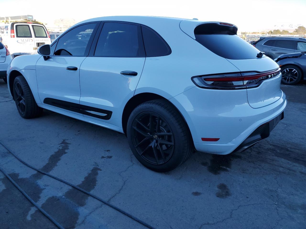 2023 PORSCHE MACAN BASE - Фото 2