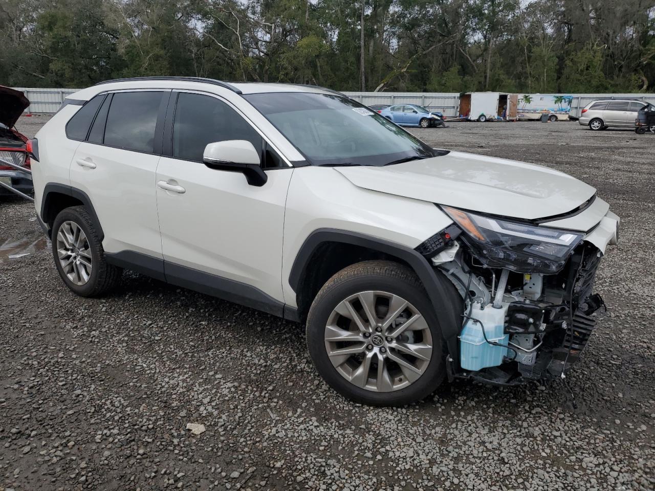2022 TOYOTA RAV4 XLE P - Image 4