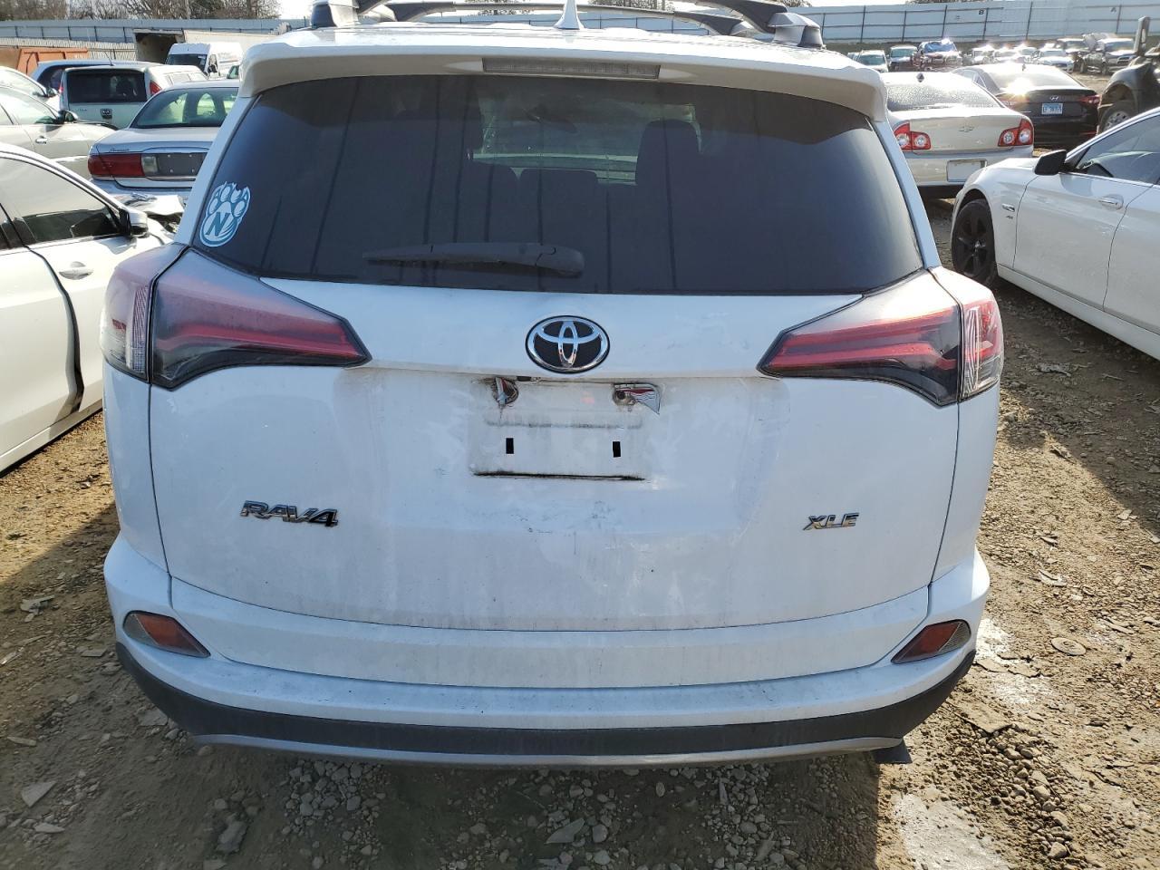 2017 TOYOTA RAV4 XLE - Фото 6