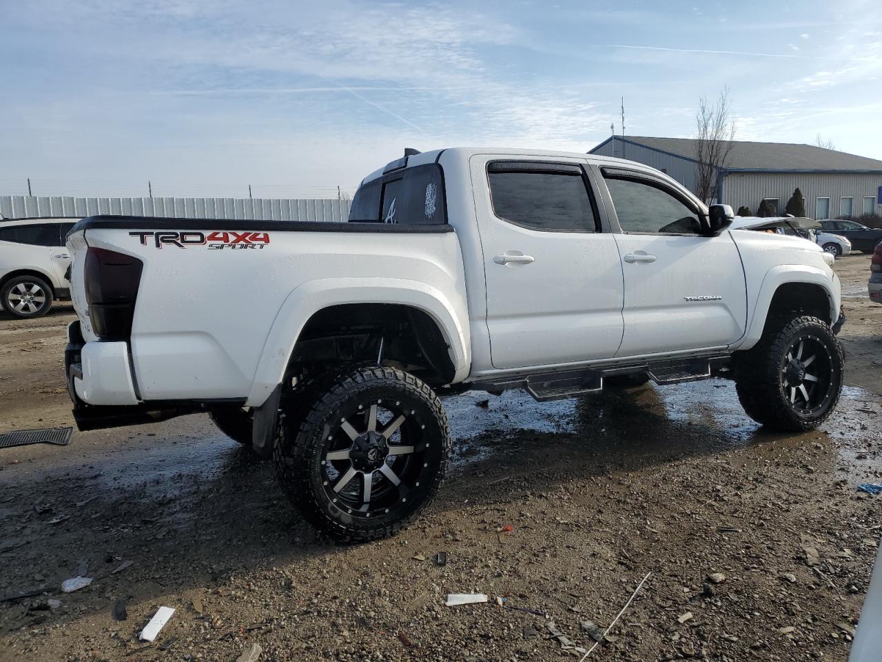 2017 TOYOTA TACOMA DOU - Фото 3