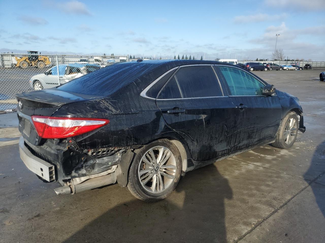 2016 TOYOTA CAMRY LE - Image 3