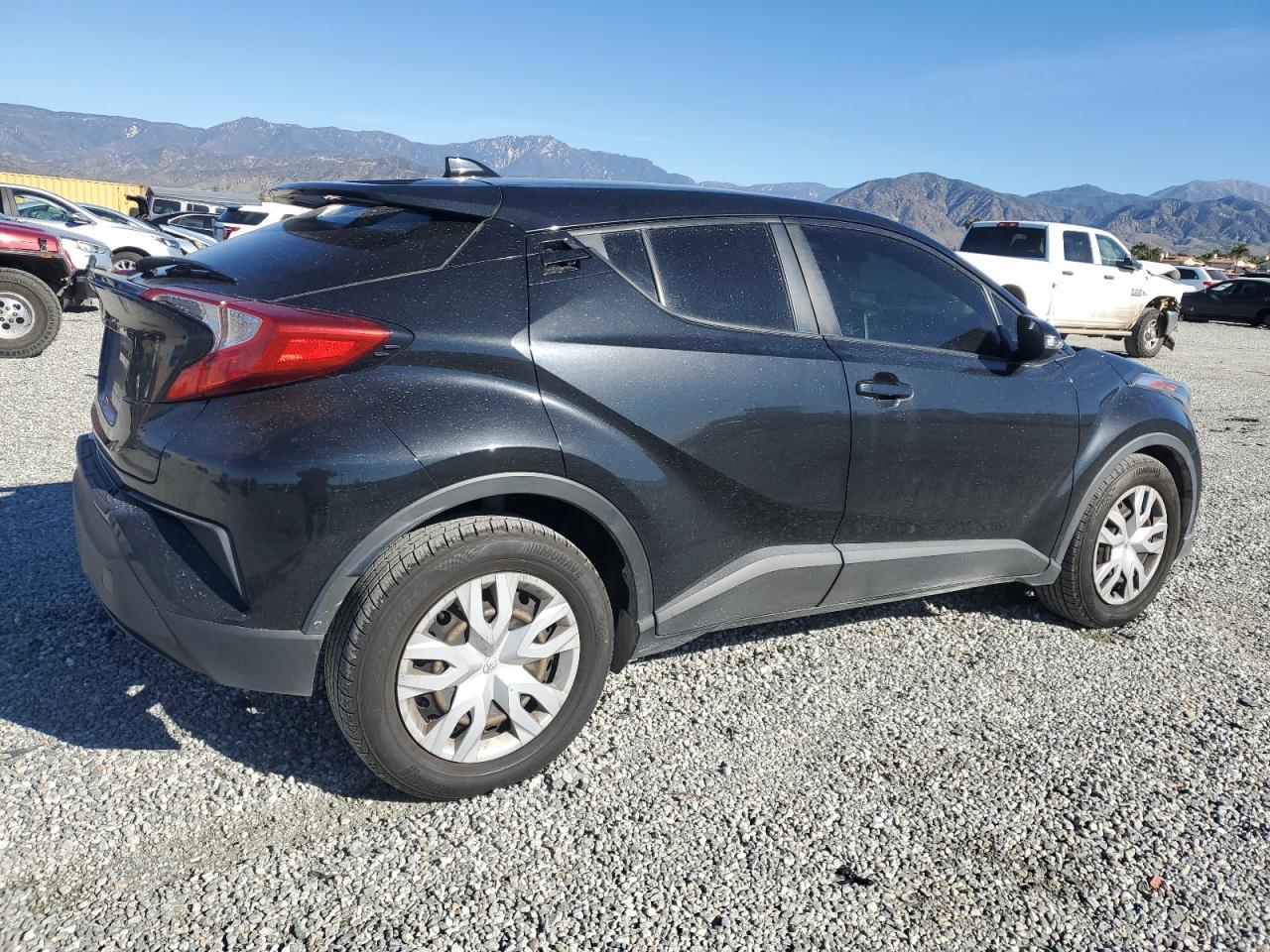 2019 TOYOTA C-HR XLE - Фото 3