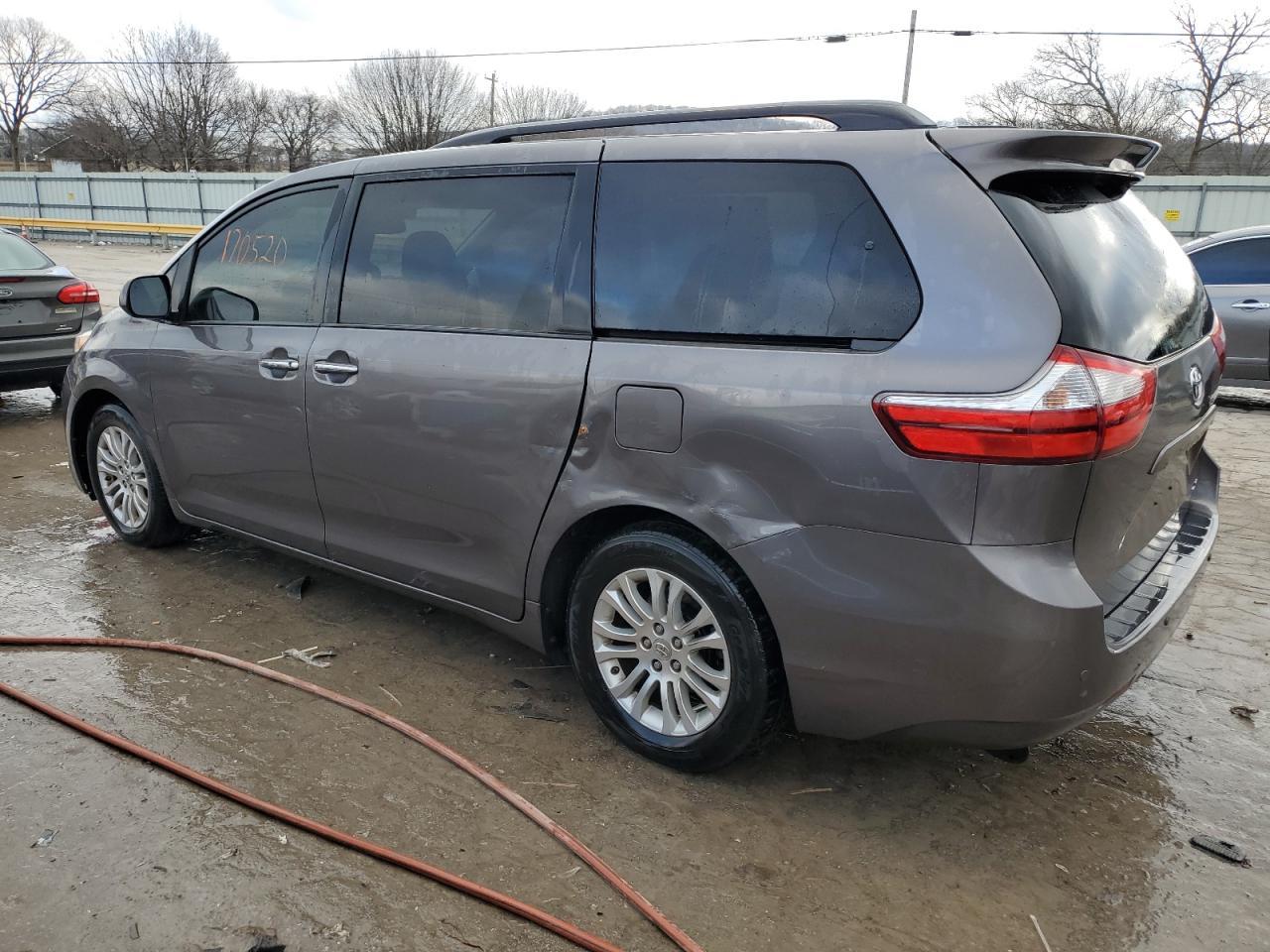 2015 TOYOTA SIENNA XLE - Фото 2