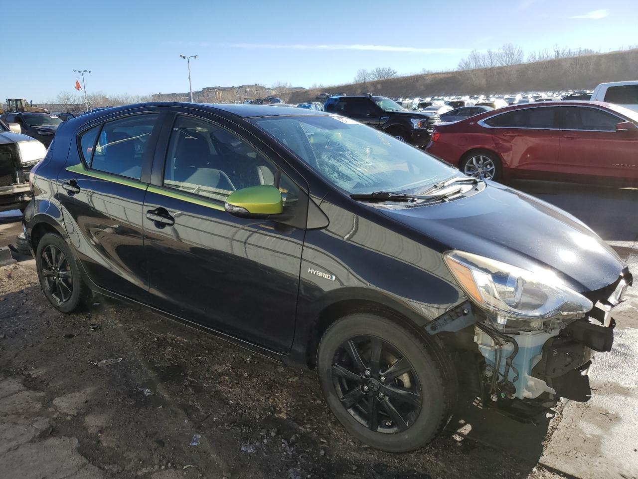 2016 TOYOTA PRIUS C - Image 4