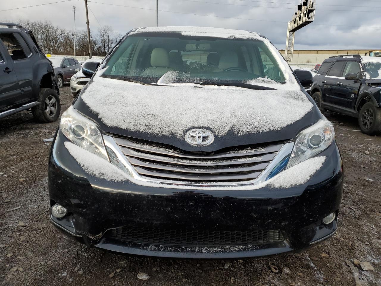 2015 TOYOTA SIENNA XLE - Image 5