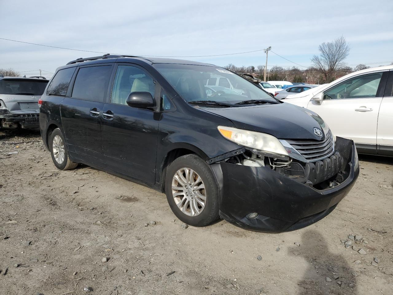 2011 TOYOTA SIENNA XLE - Фото 4