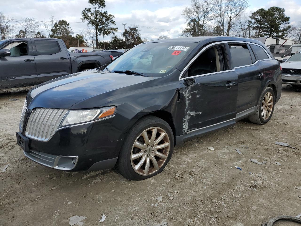 2010 LINCOLN MKT car image