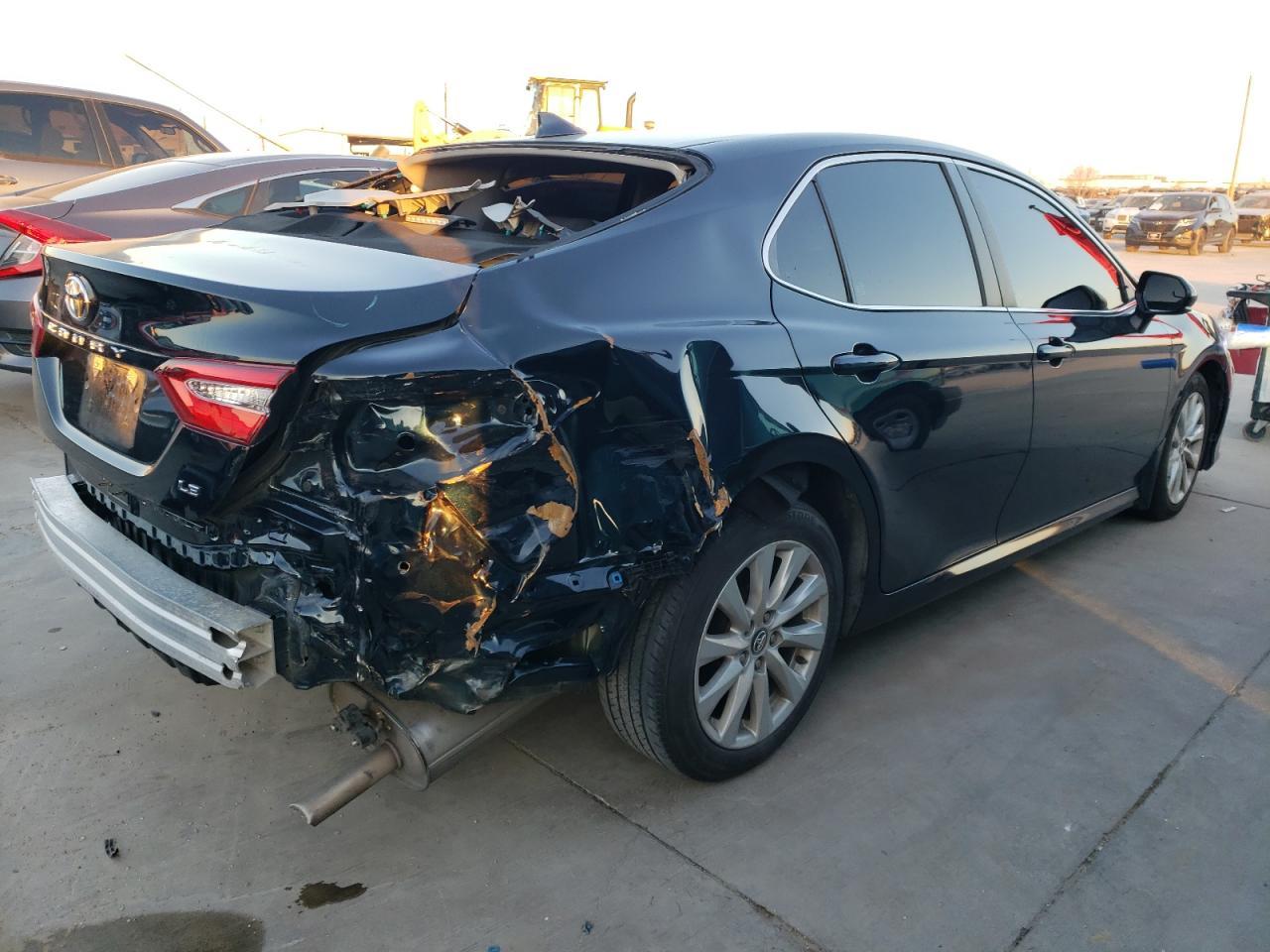 2020 TOYOTA CAMRY LE - Фото 3