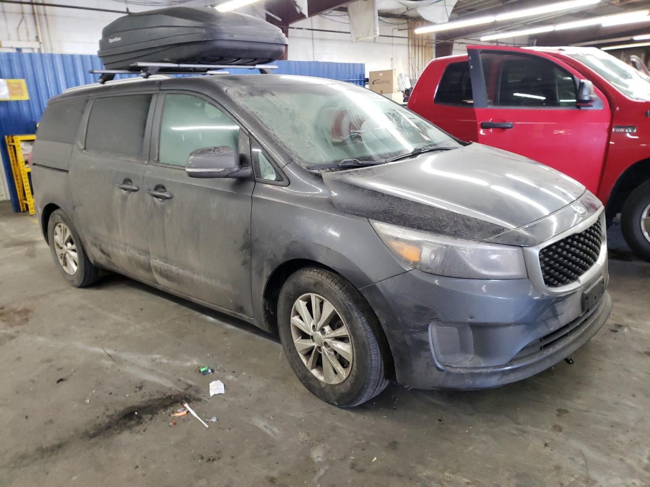 2017 KIA SEDONA LX - Image 4
