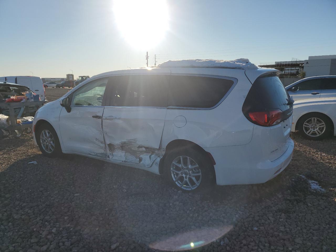 2022 CHRYSLER VOYAGER LX - Фото 2