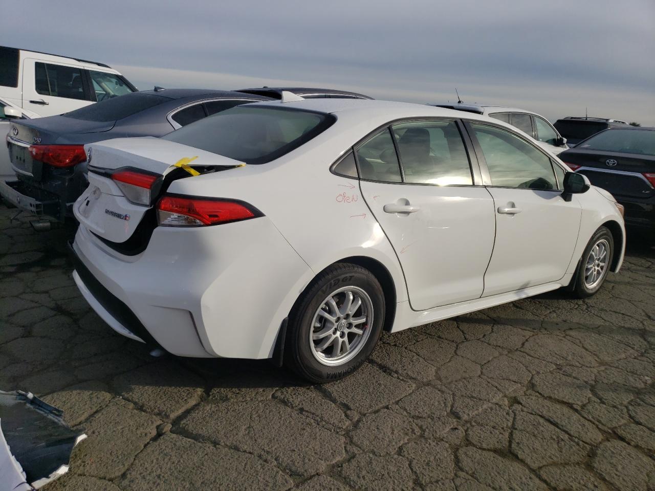 2022 TOYOTA COROLLA LE - Фото 3