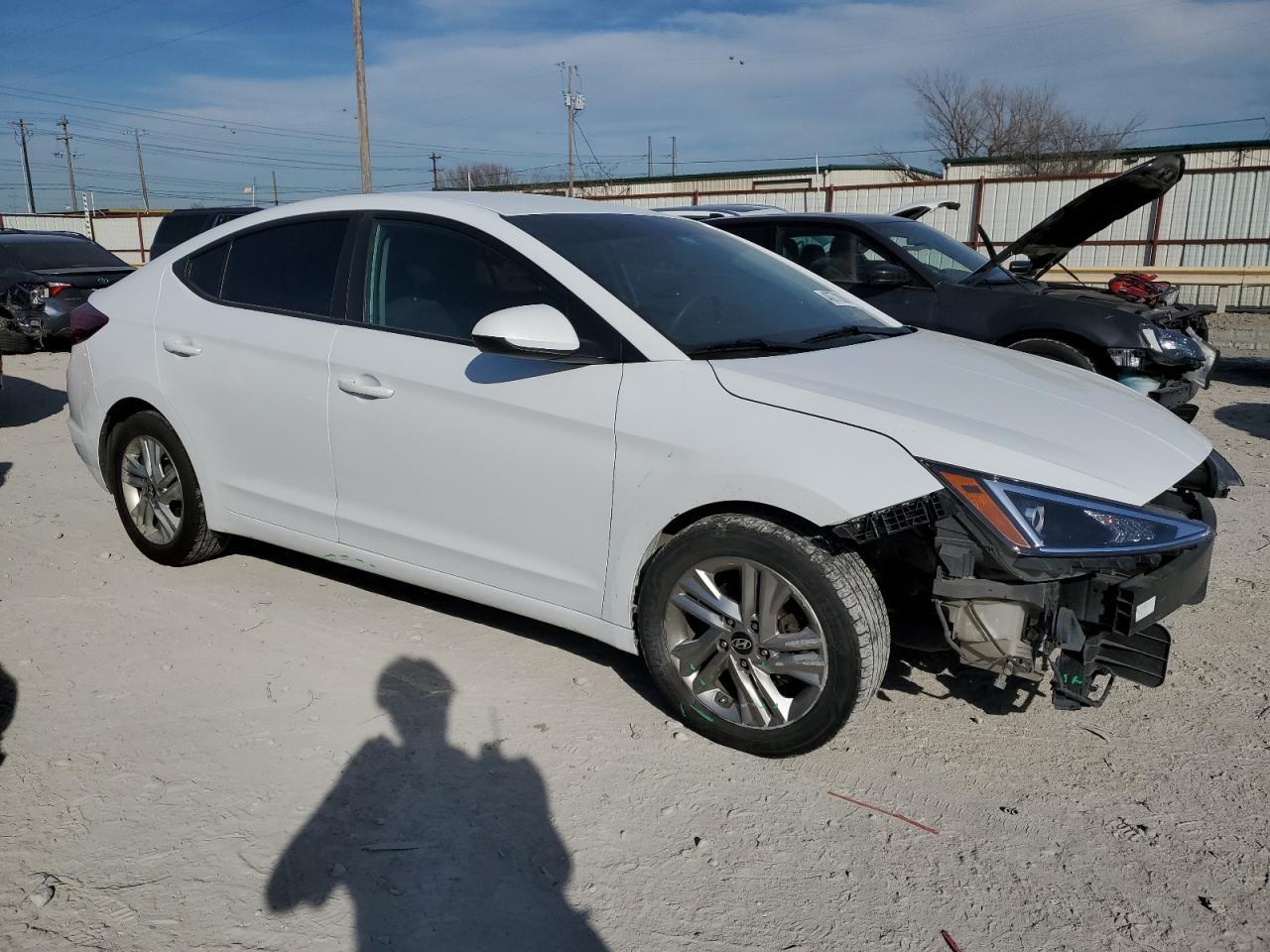 2019 HYUNDAI ELANTRA SE - Image 4