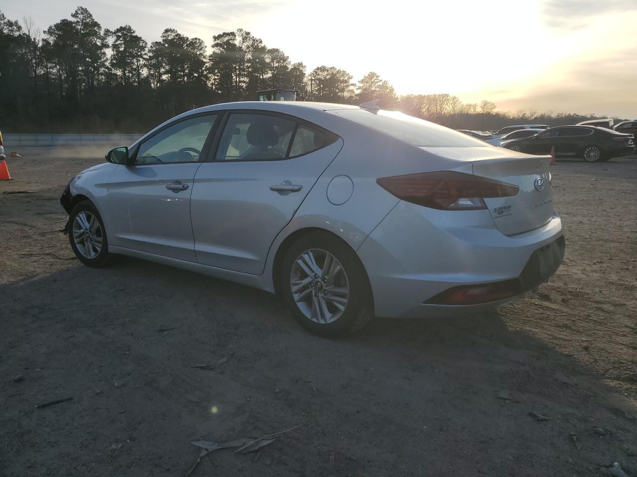 2019 HYUNDAI ELANTRA SE - Image 2