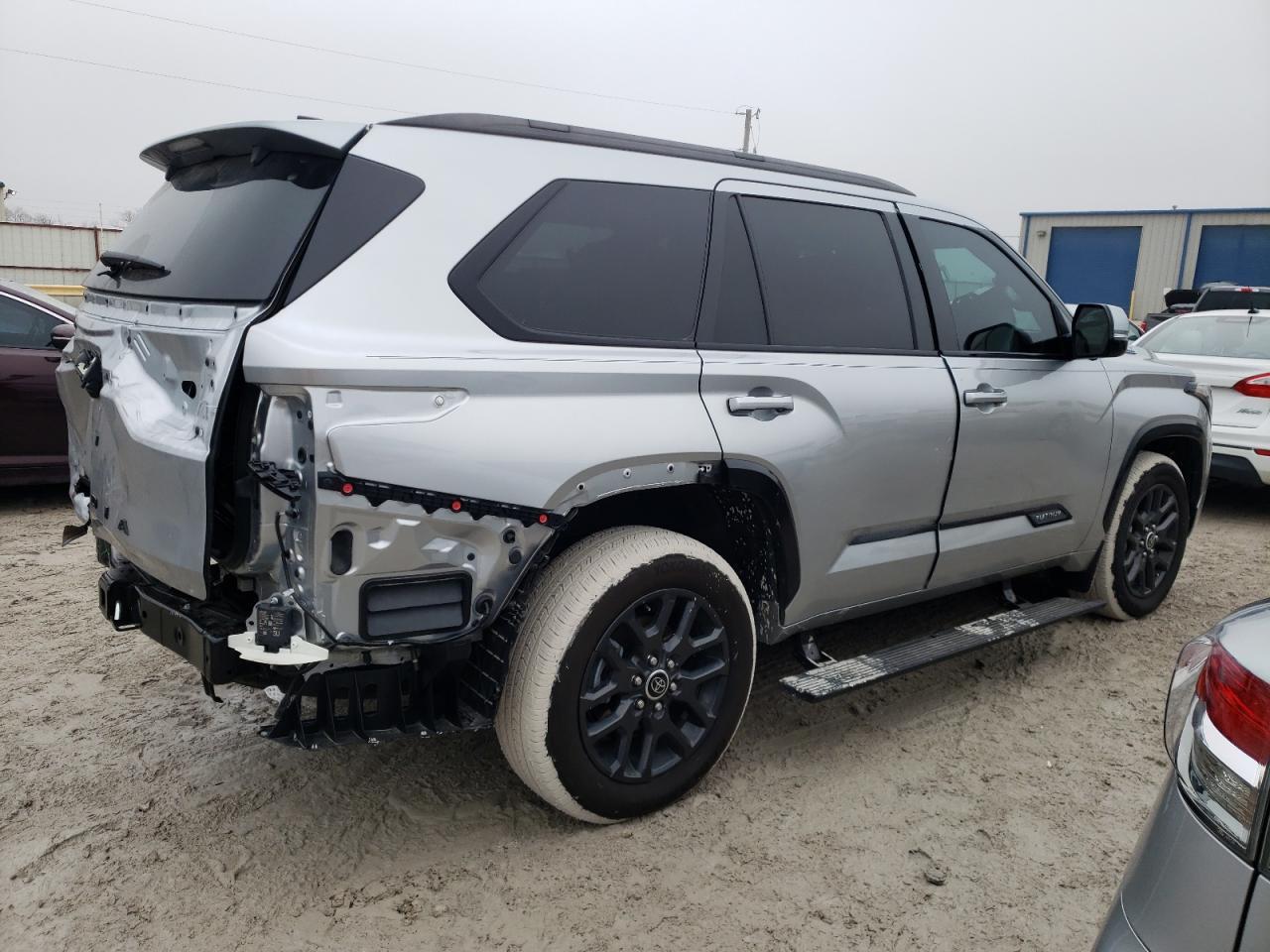 2023 TOYOTA SEQUOIA SR - Фото 3