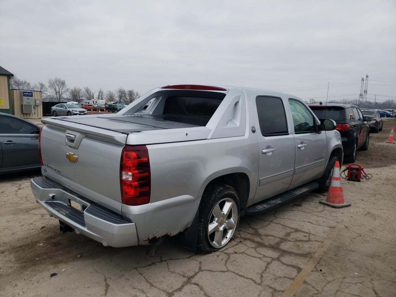 2013 CHEVROLET AVALANCHE - Image 3