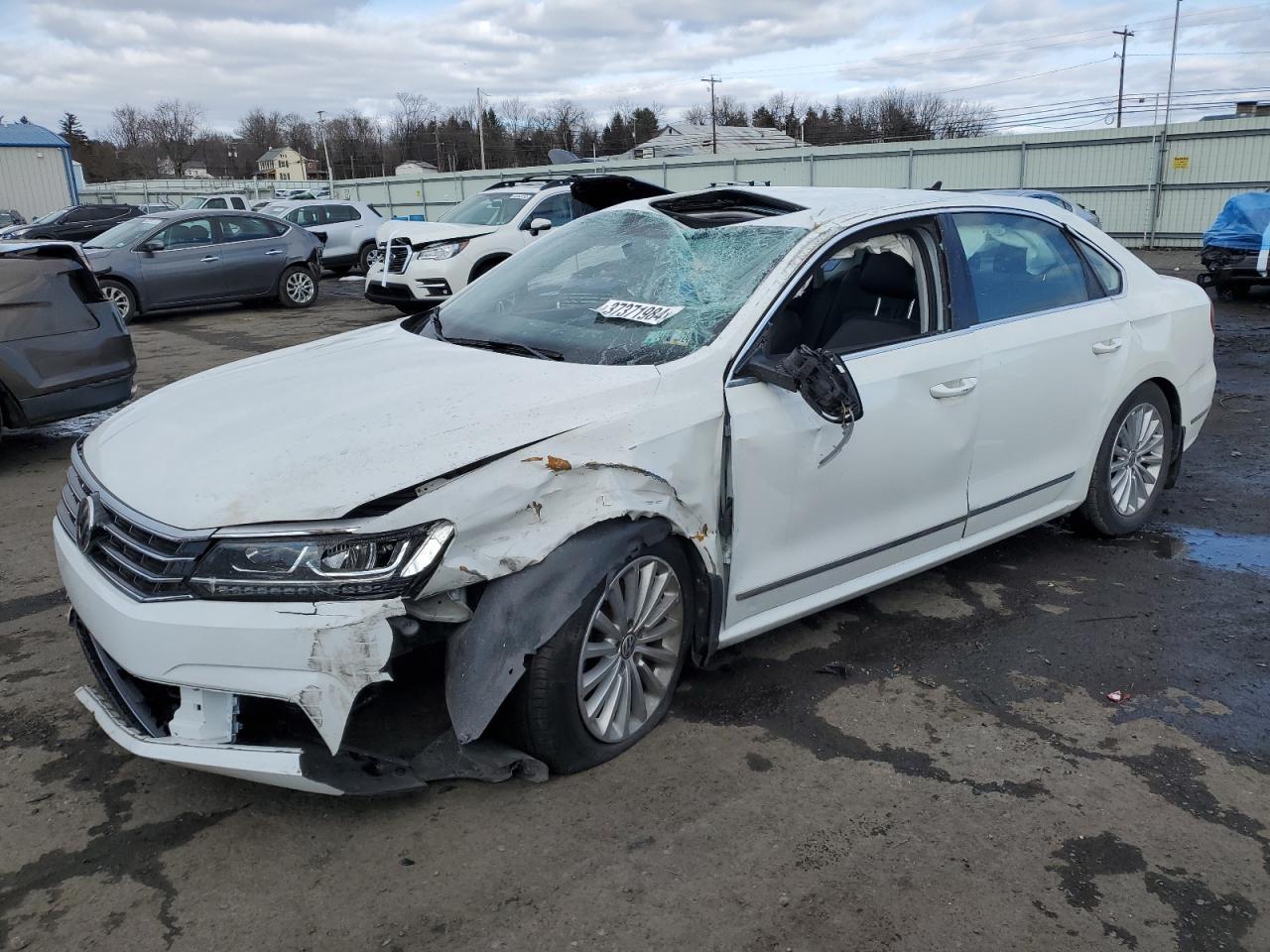 2016 VOLKSWAGEN PASSAT SE car image