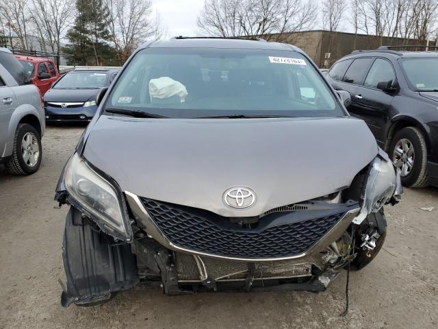 2017 Toyota Sienna Se - Фото 5