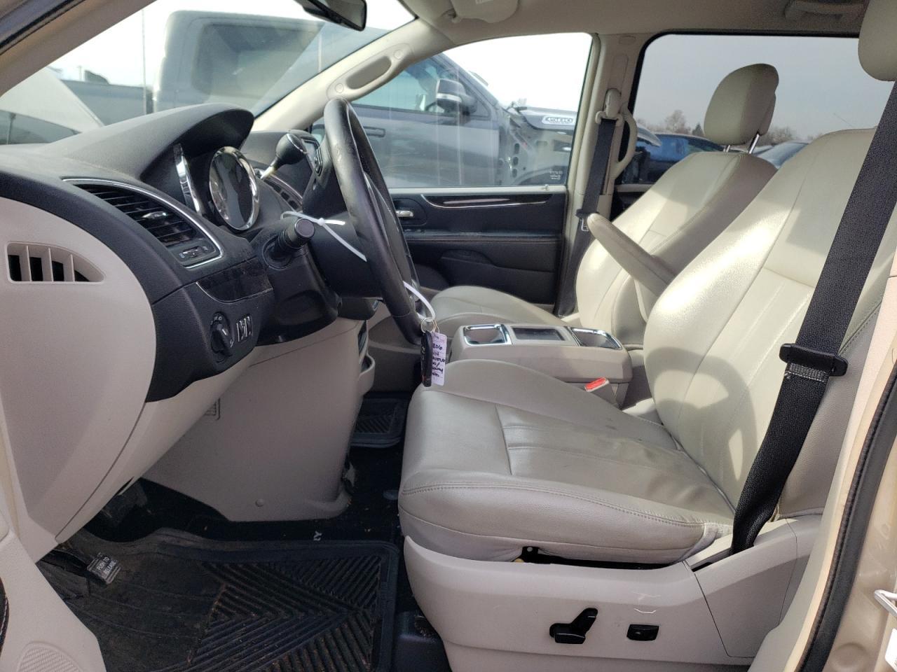 2014 CHRYSLER TOWN & COU - Image 7