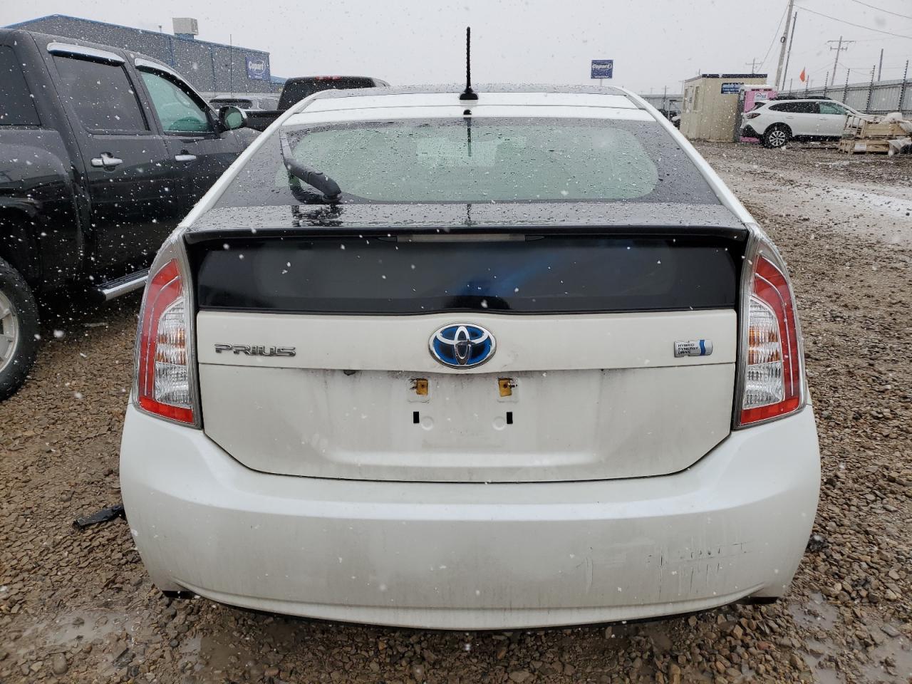 2015 TOYOTA PRIUS - Image 6