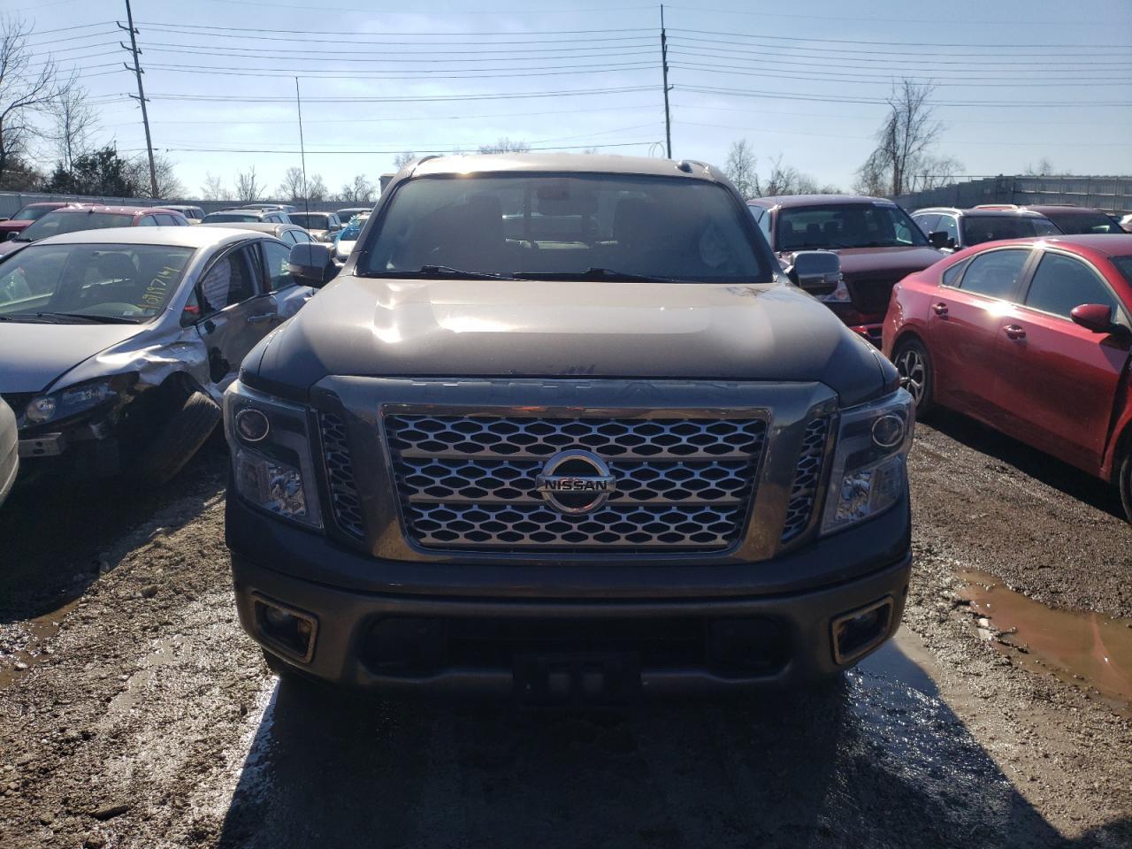 2018 NISSAN TITAN SV - Фото 5