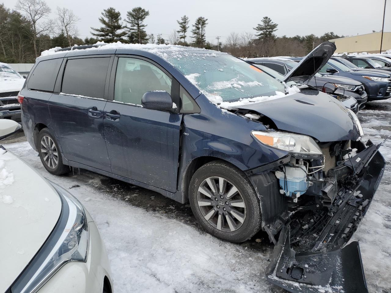 2019 TOYOTA SIENNA LE - Фото 4