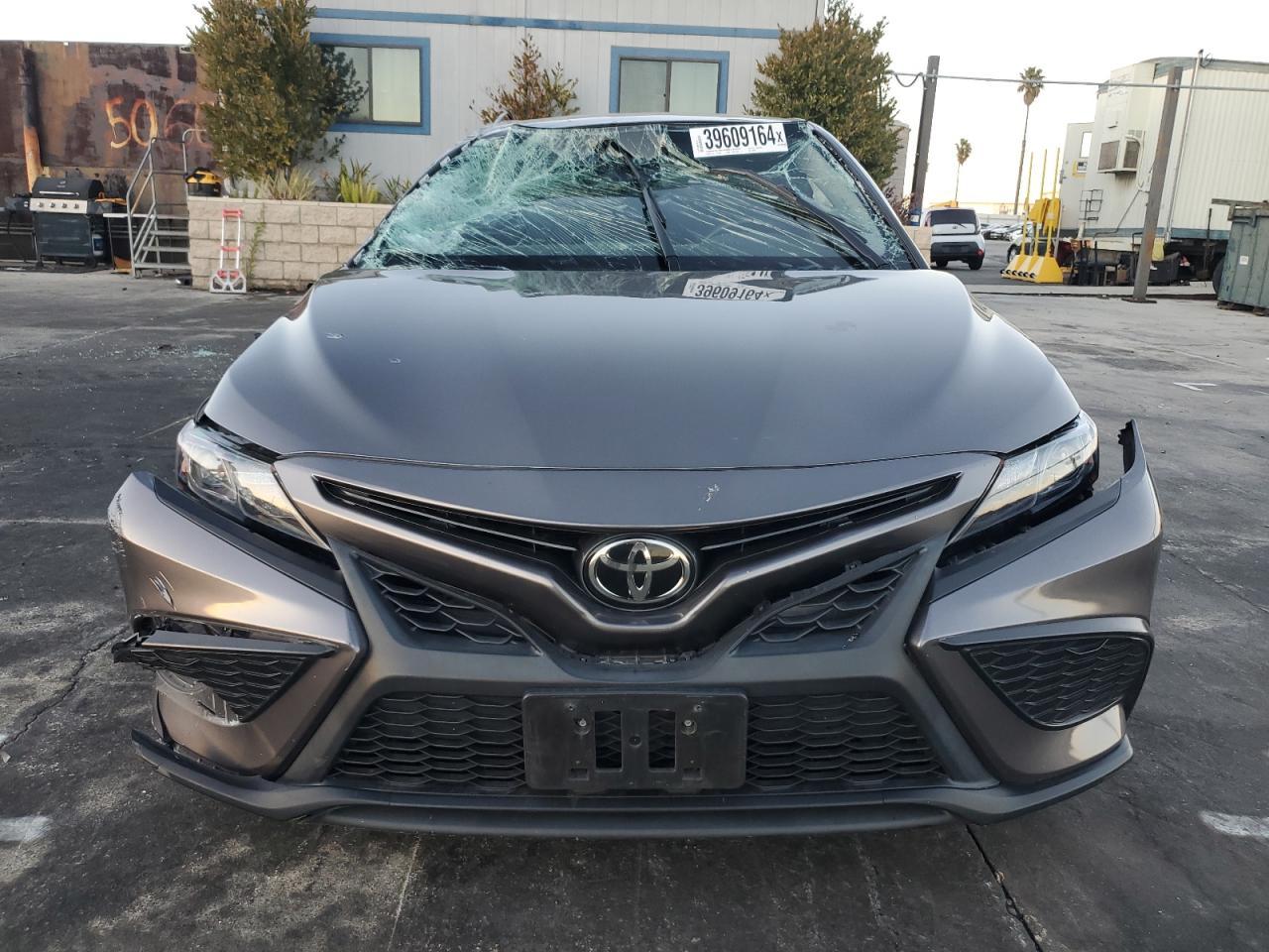 2021 TOYOTA CAMRY SE - Фото 5