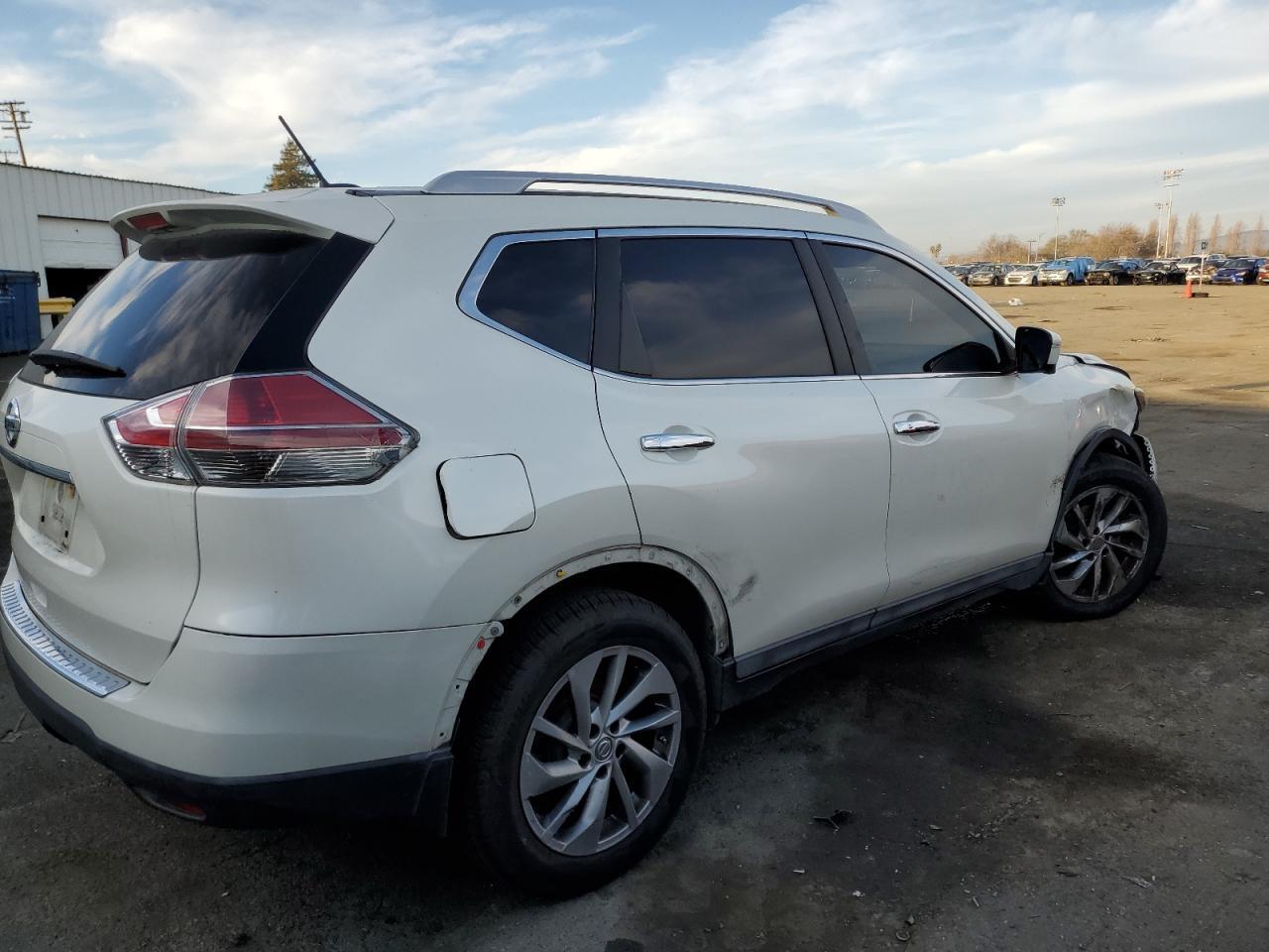 2015 NISSAN ROGUE S - Фото 3