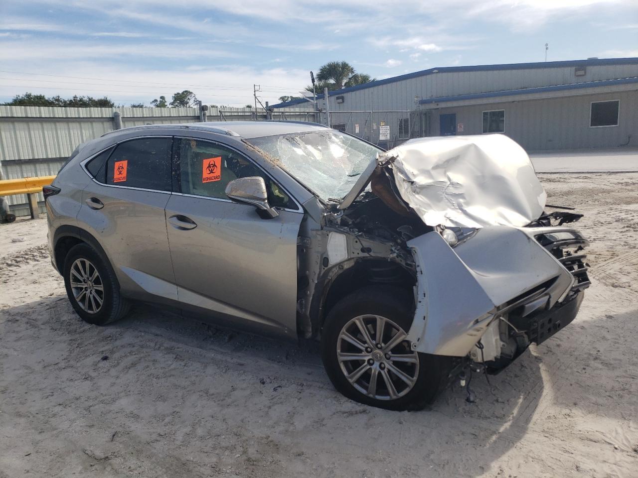 2017 LEXUS NX 200T BA - Фото 4