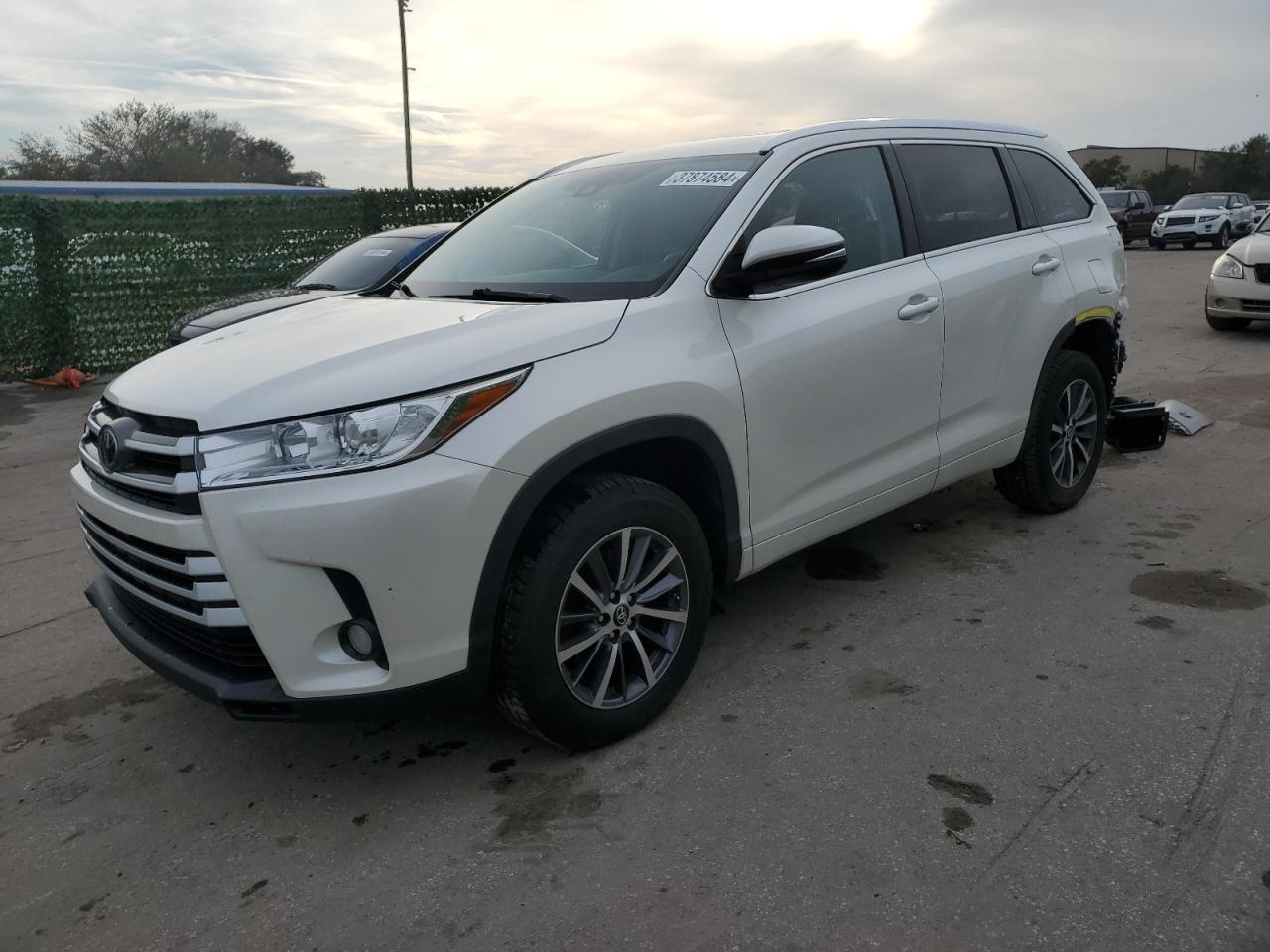 2017 TOYOTA HIGHLANDER car image