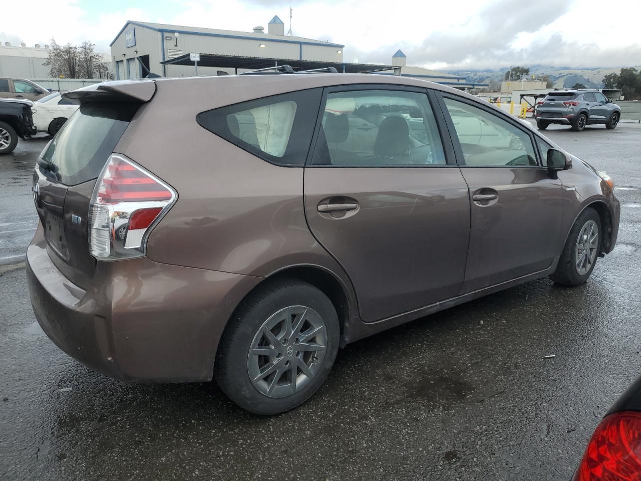 2016 TOYOTA PRIUS V - Фото 3