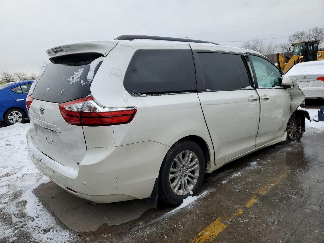 2015 TOYOTA SIENNA XLE - Фото 3