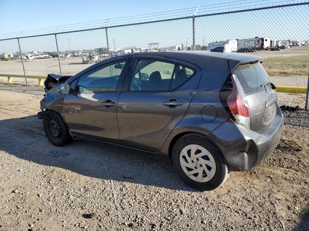 2016 TOYOTA PRIUS C - Image 2