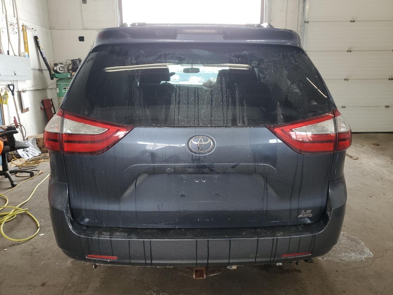 2015 TOYOTA SIENNA LE - Фото 6