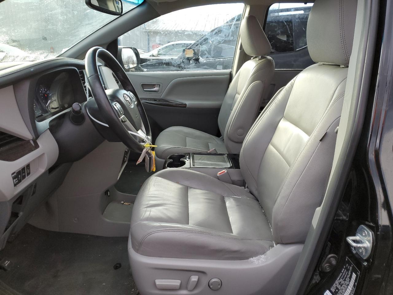 2015 TOYOTA SIENNA XLE - Image 7