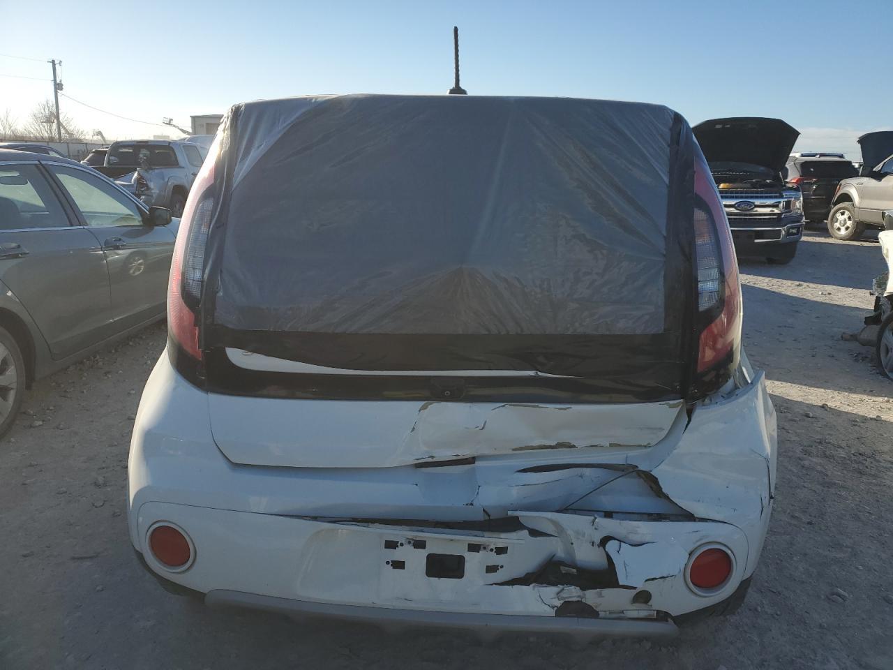 2019 KIA SOUL + - Image 6