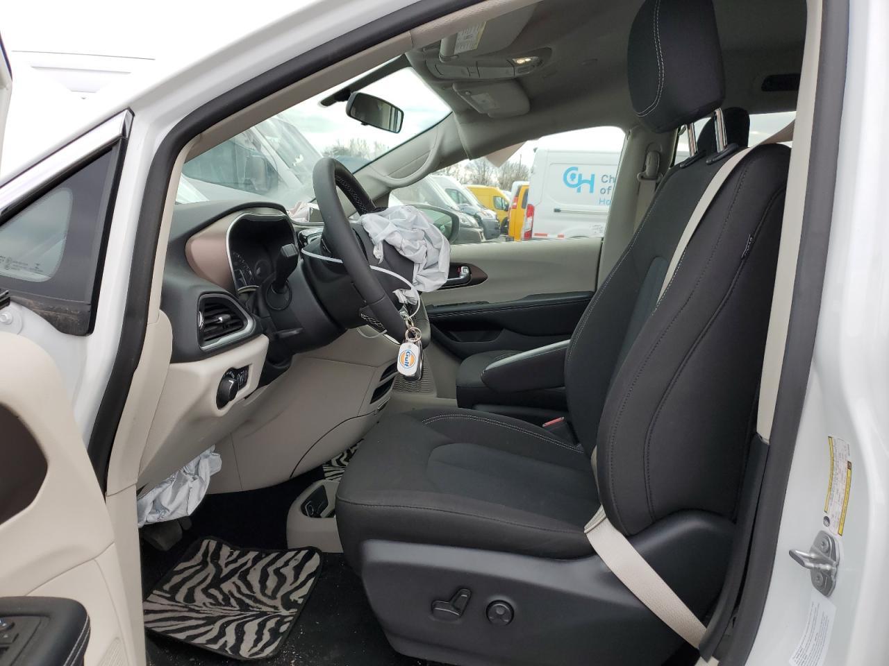 2022 CHRYSLER VOYAGER LX - Фото 7