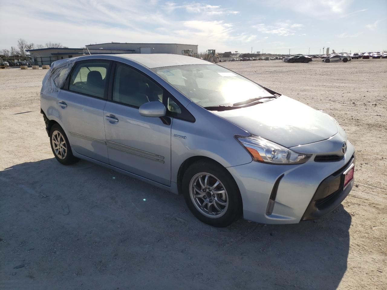 2016 TOYOTA PRIUS V - Image 4