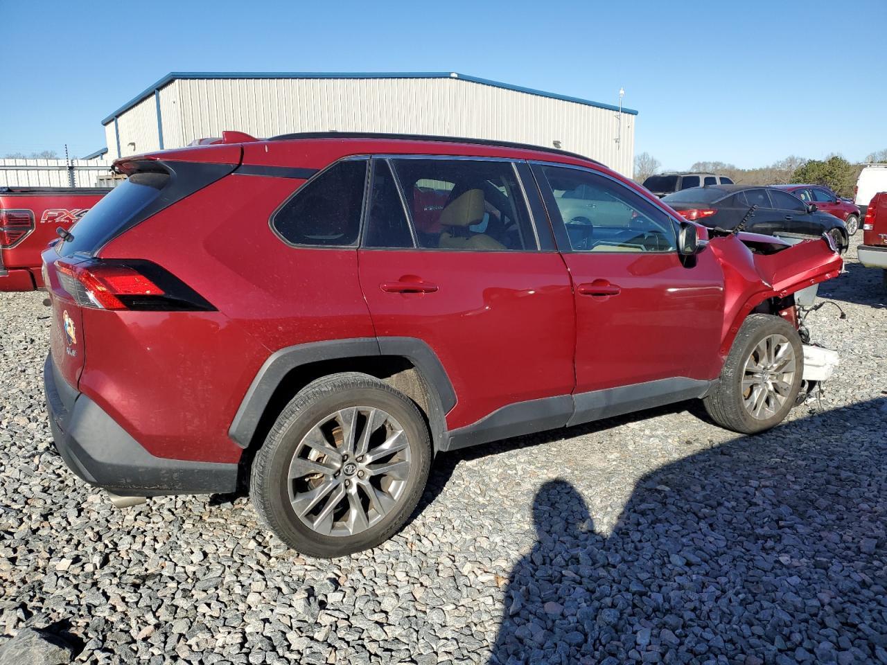 2020 TOYOTA RAV4 XLE P - Фото 3