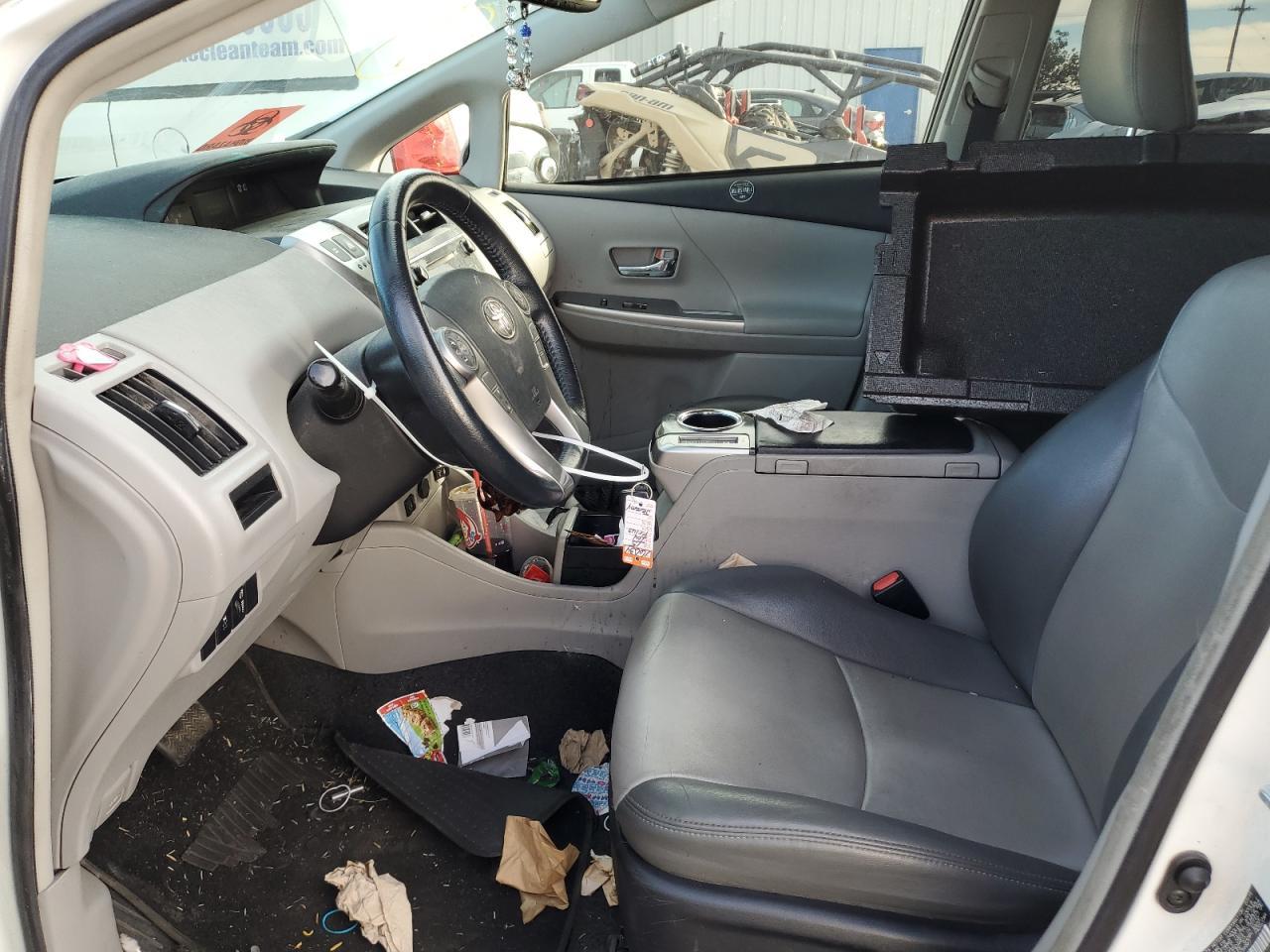 2015 TOYOTA PRIUS V - Image 7