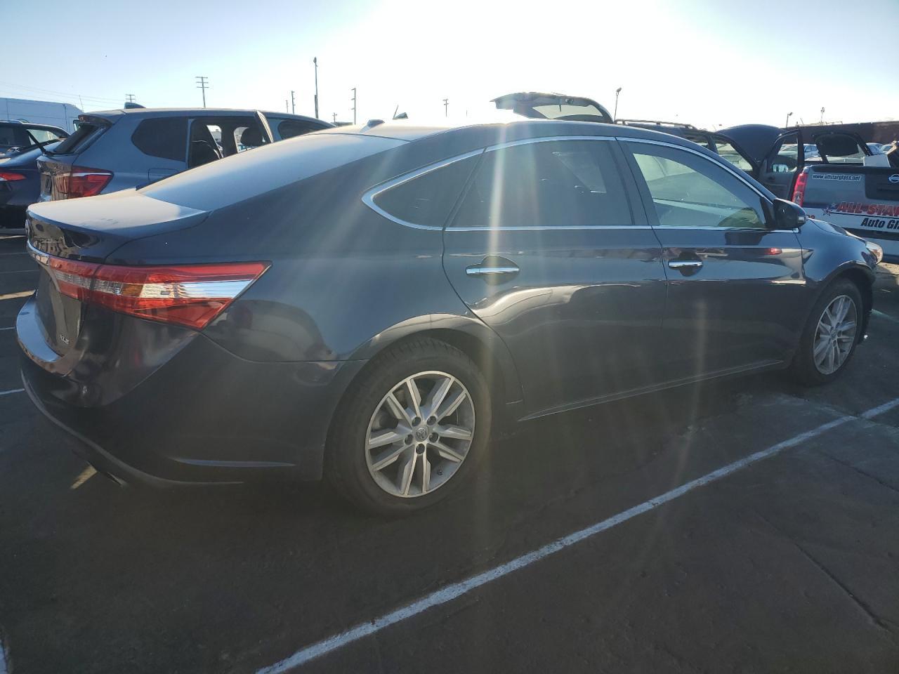 2015 TOYOTA AVALON XLE - Image 3