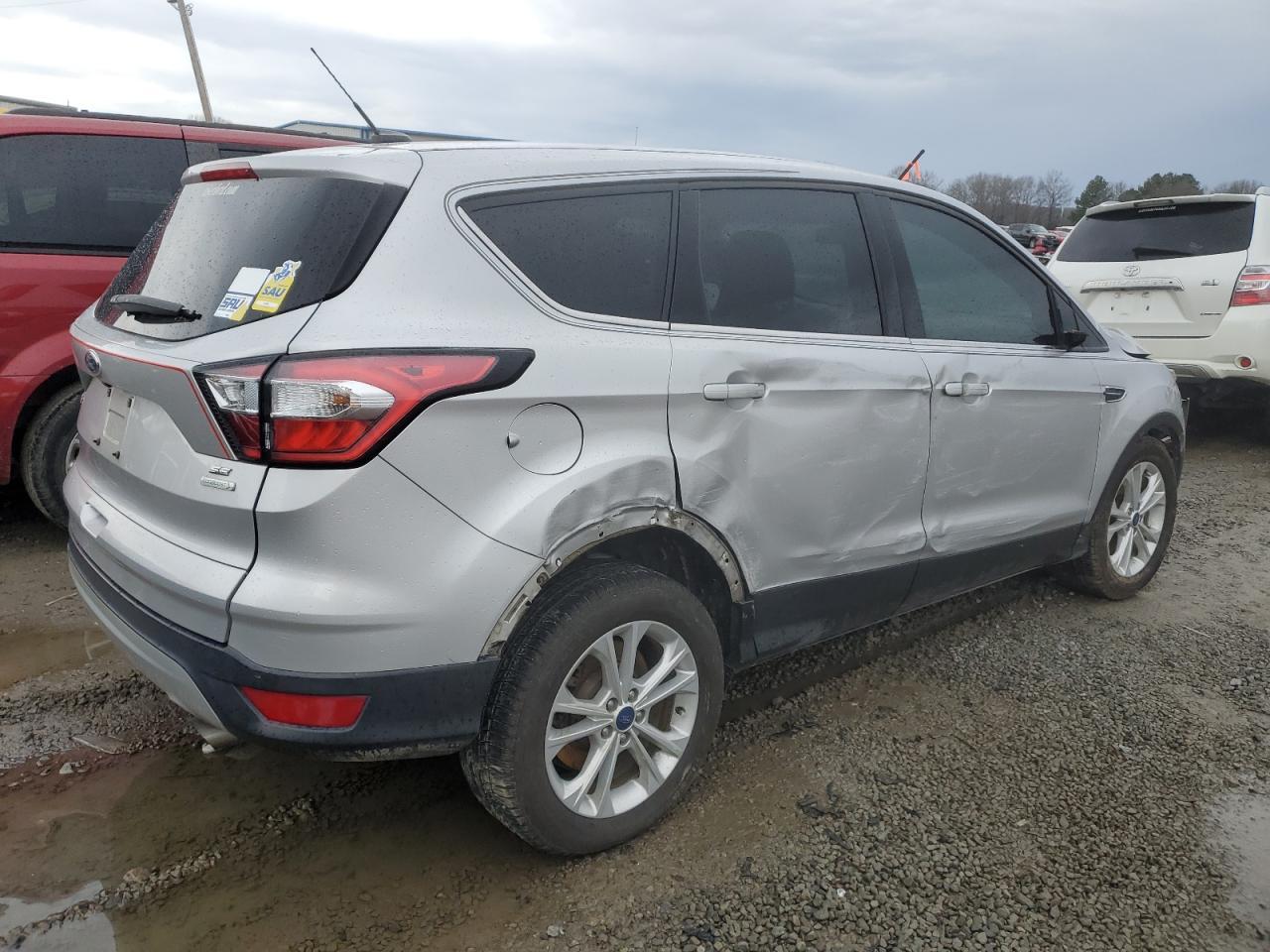 2017 FORD ESCAPE SE - Image 3