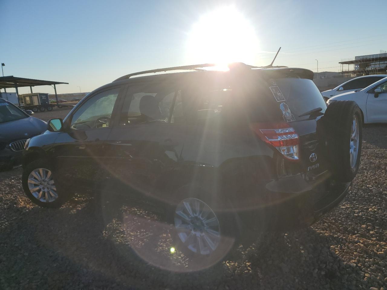 2011 TOYOTA RAV4 - Фото 2