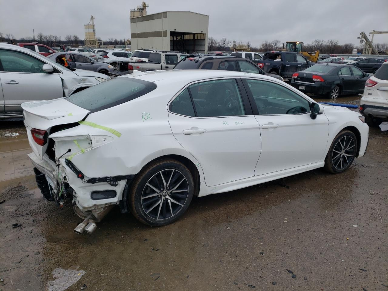 2021 TOYOTA CAMRY SE - Image 3