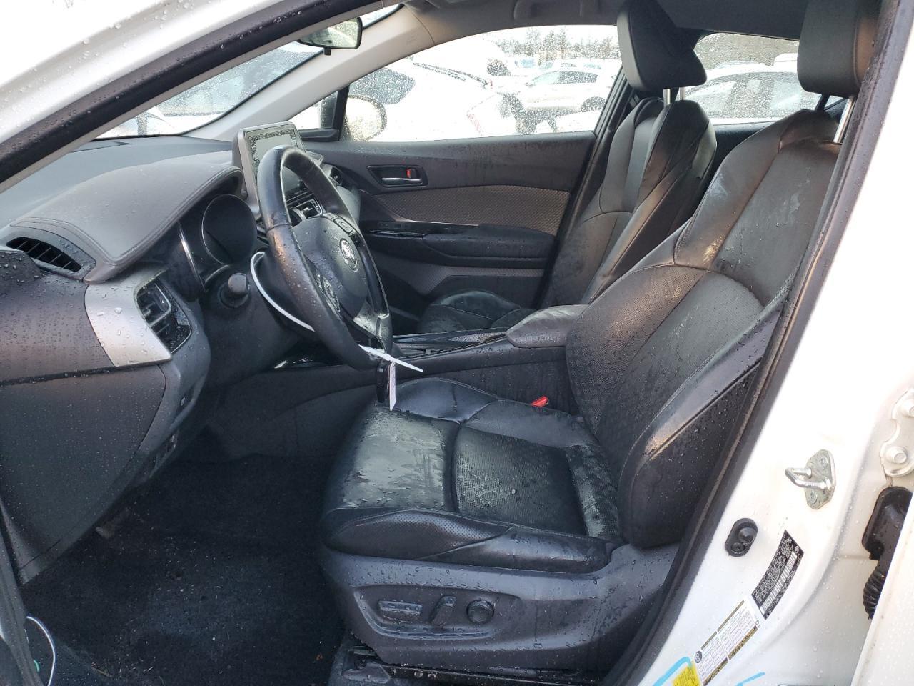 2021 TOYOTA C-HR XLE - Image 7