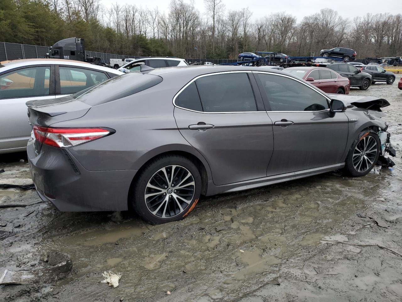 2020 TOYOTA CAMRY SE - Фото 3
