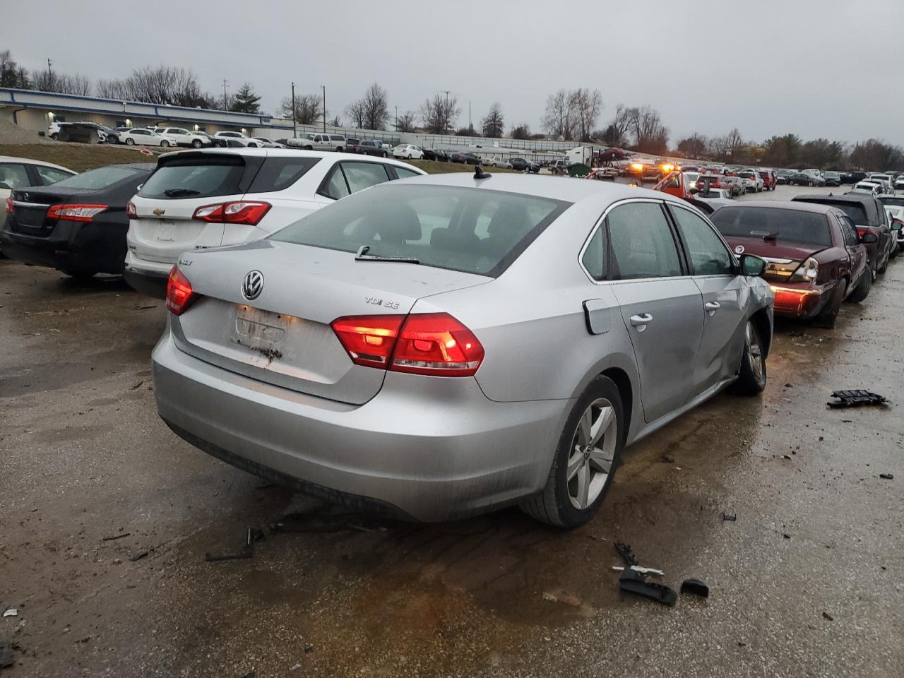 2013 VOLKSWAGEN PASSAT SE - Image 3