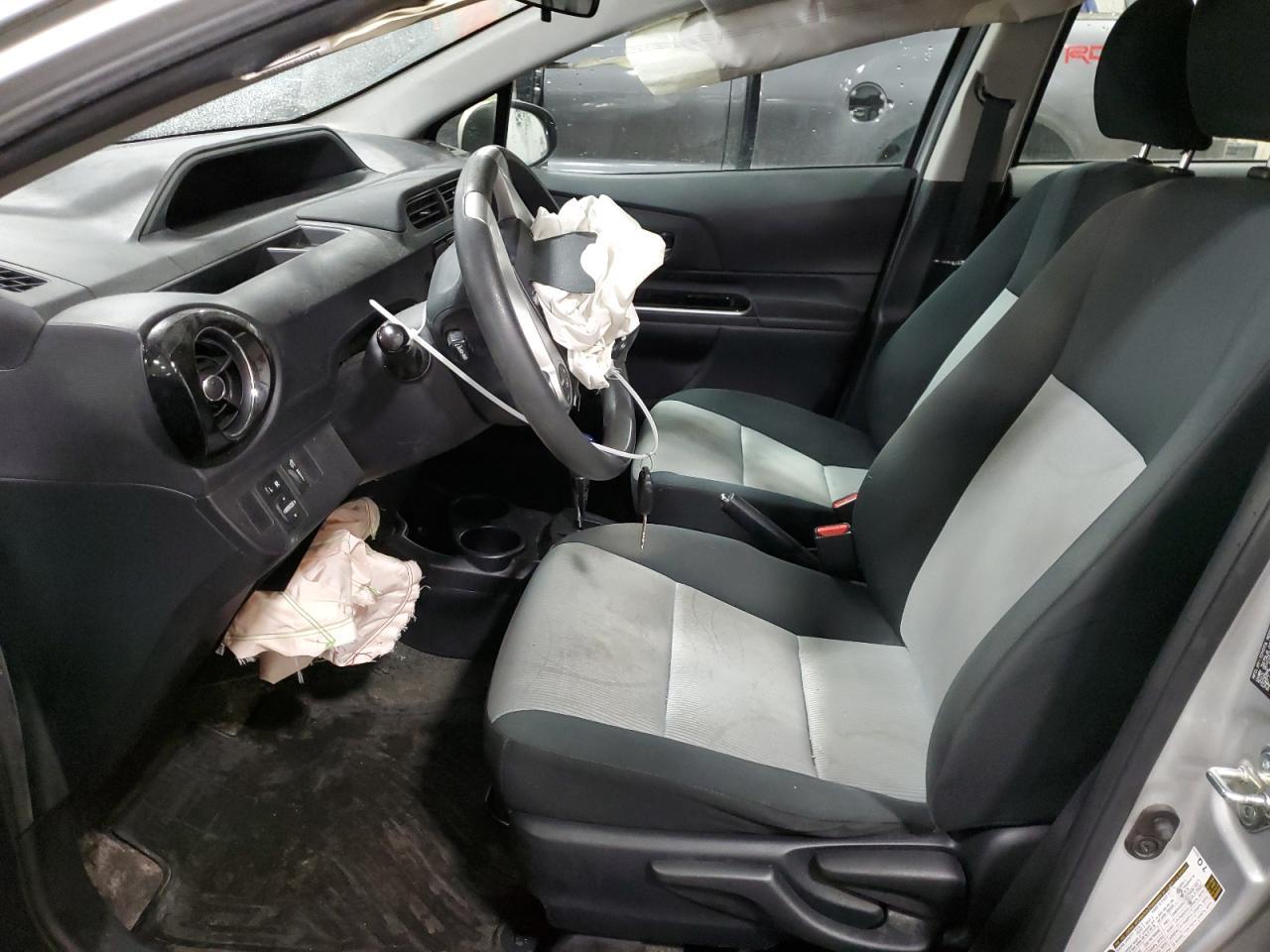 2015 TOYOTA PRIUS C - Фото 7