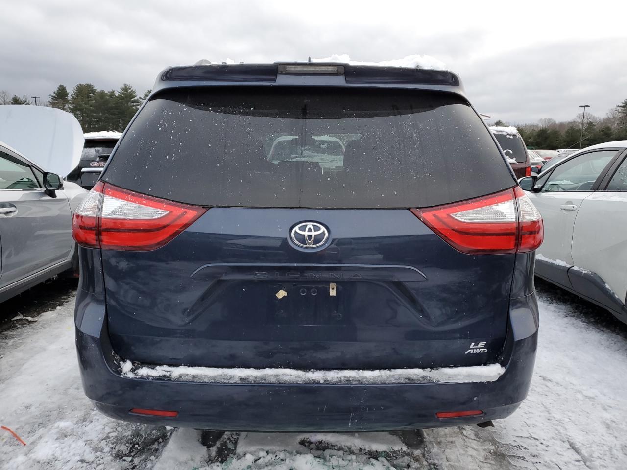 2019 TOYOTA SIENNA LE - Фото 6