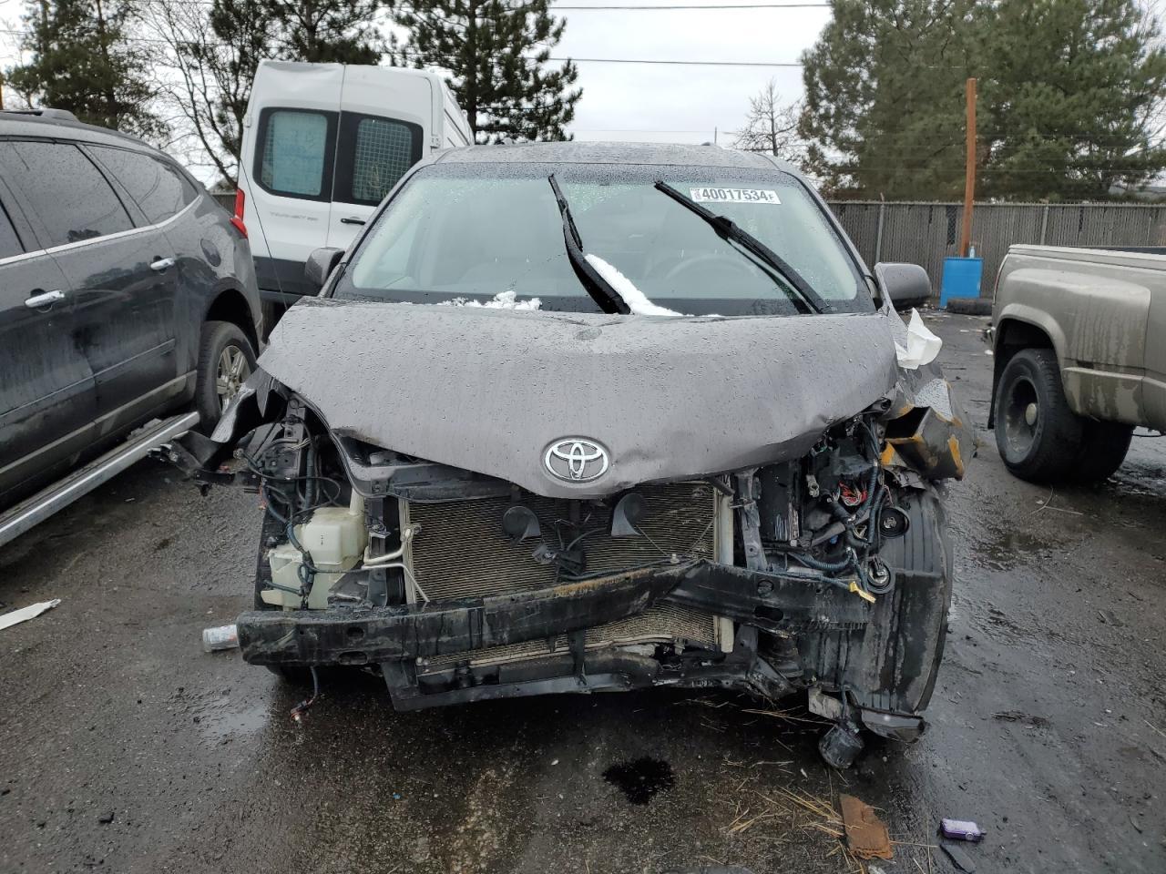 2011 TOYOTA SIENNA XLE - Image 5