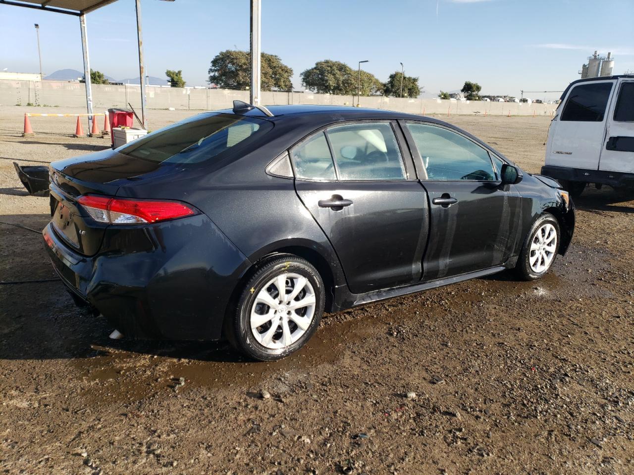 2021 TOYOTA COROLLA LE - Фото 3